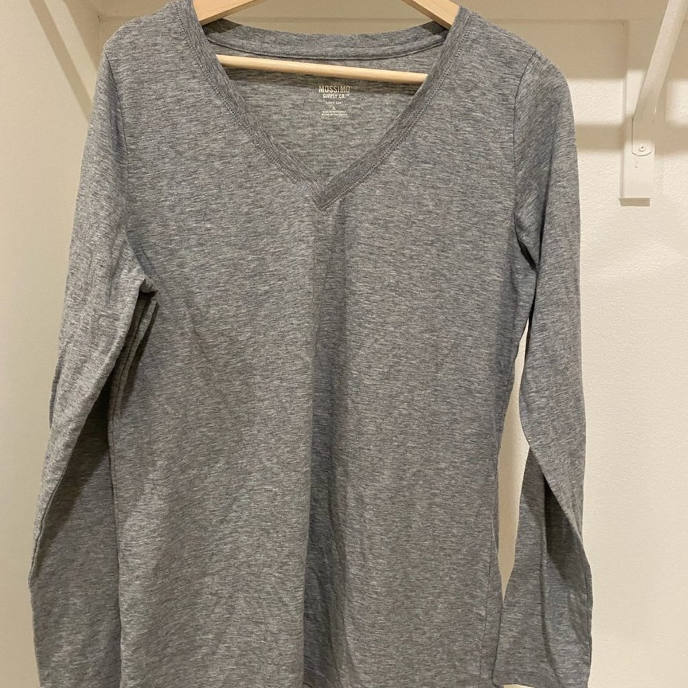 Women Long Sleeve V-neck Tee